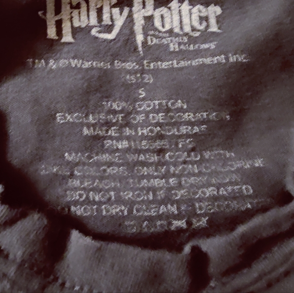 Harry Potter and The Deathly Hallows Hogwarts Gryffindor Fitted T-Shirt - Picture 2 of 3
